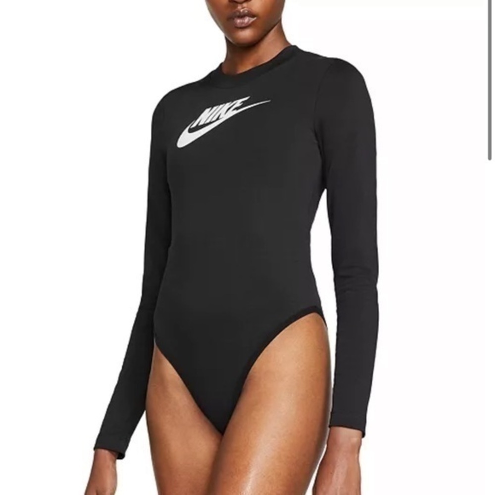Nike Women's Sportswear Heritage Long-Sleeve Bodysuit
